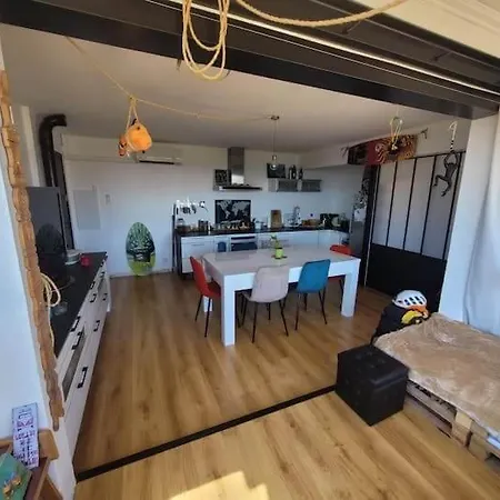 Superbe 2 Pieces Vue Mer&Montagnes! Avec Piscine * ואלאוריס